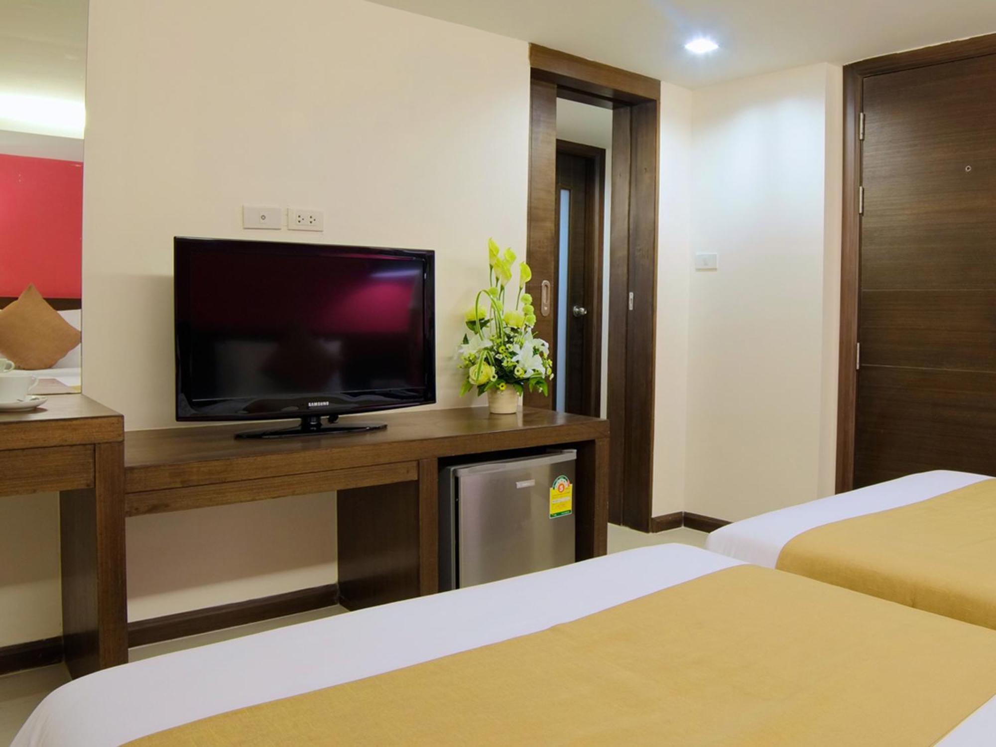 Grand Alpine Hotel Bangkok Exterior foto